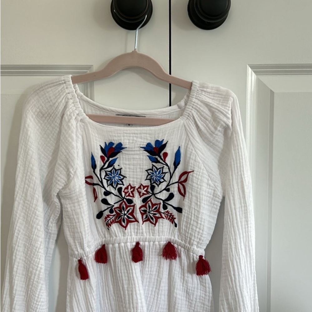 White, long sleeve embroidered top